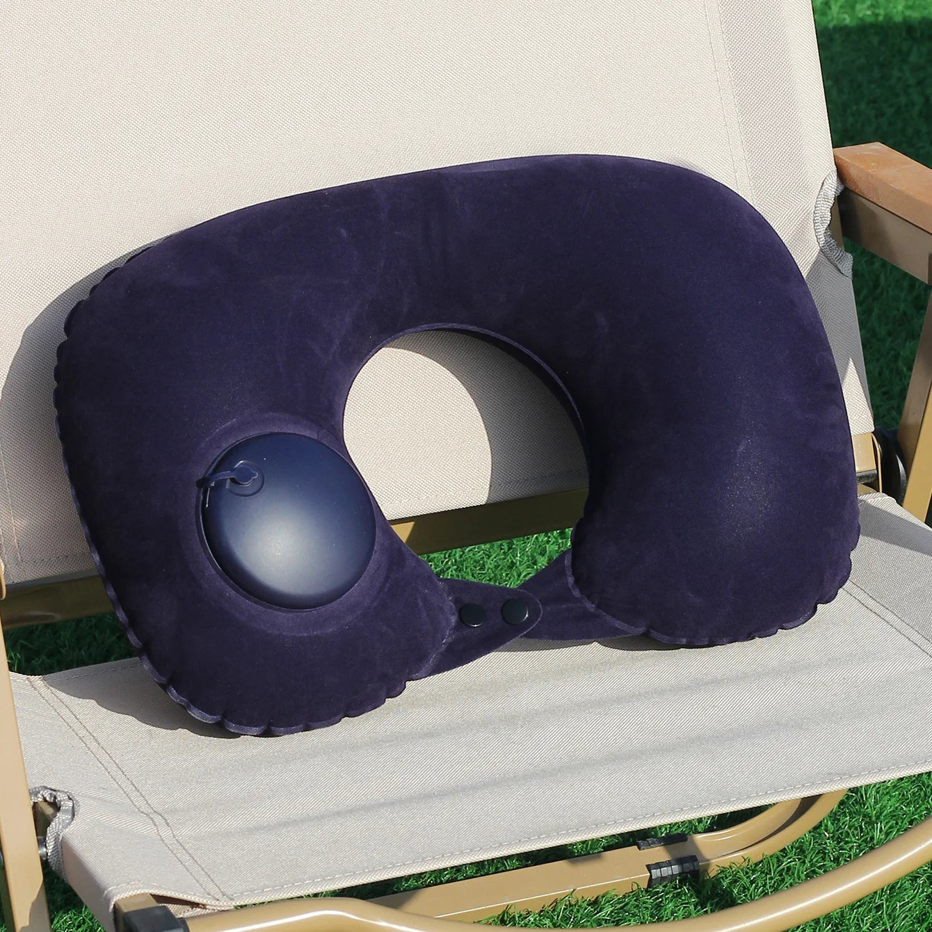 U-shaped inflatable neck pillow
