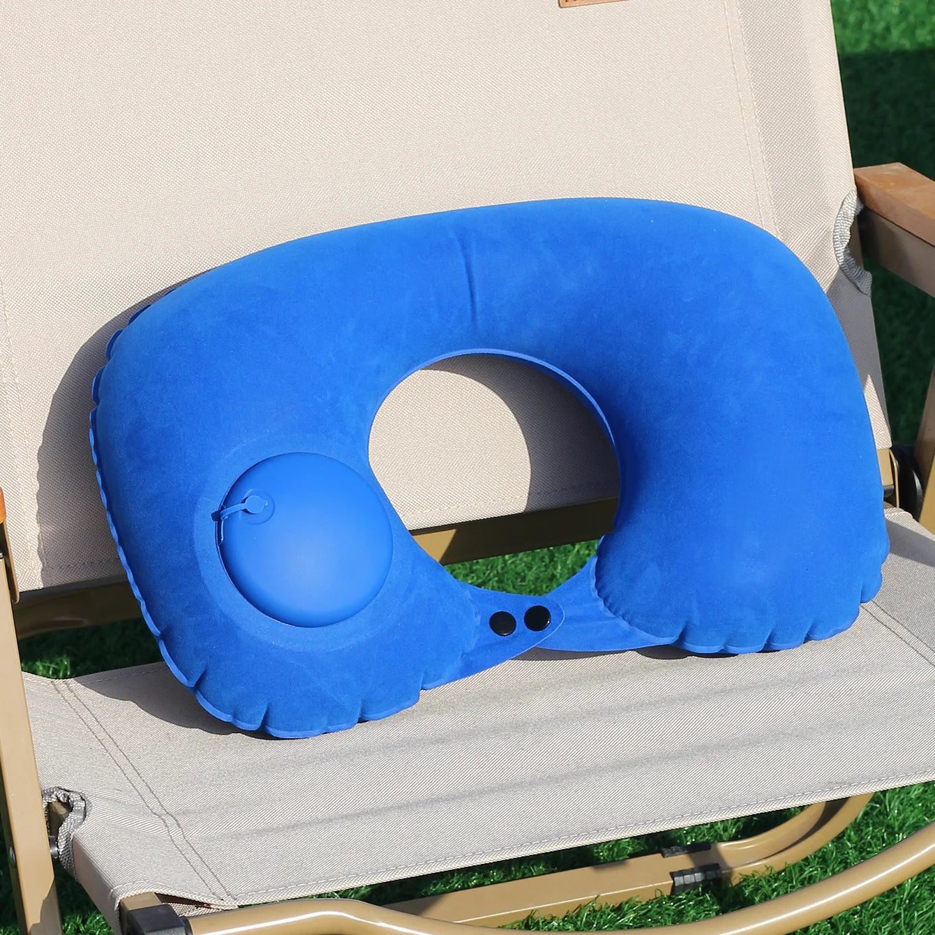 U-shaped inflatable neck pillow