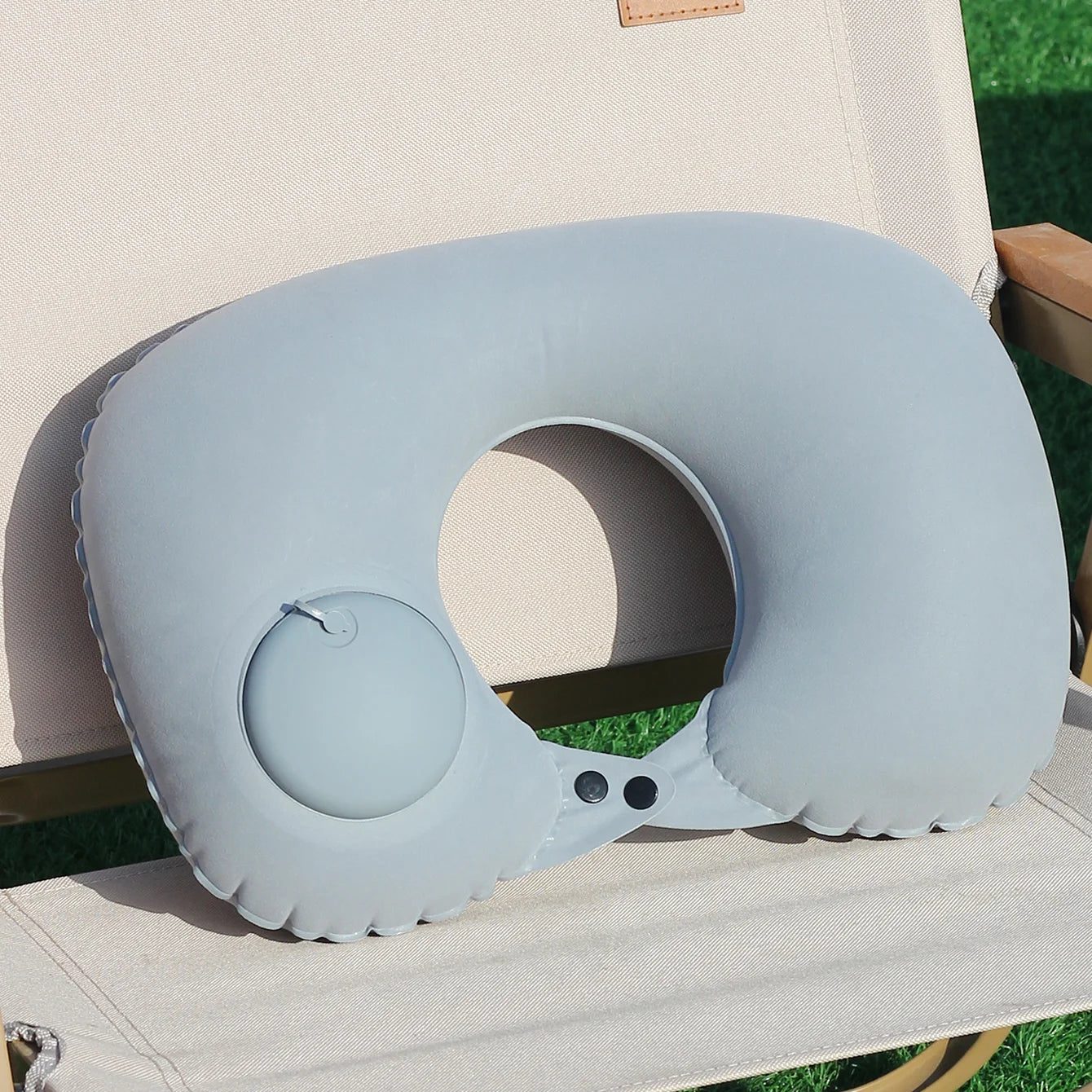 U-shaped inflatable neck pillow