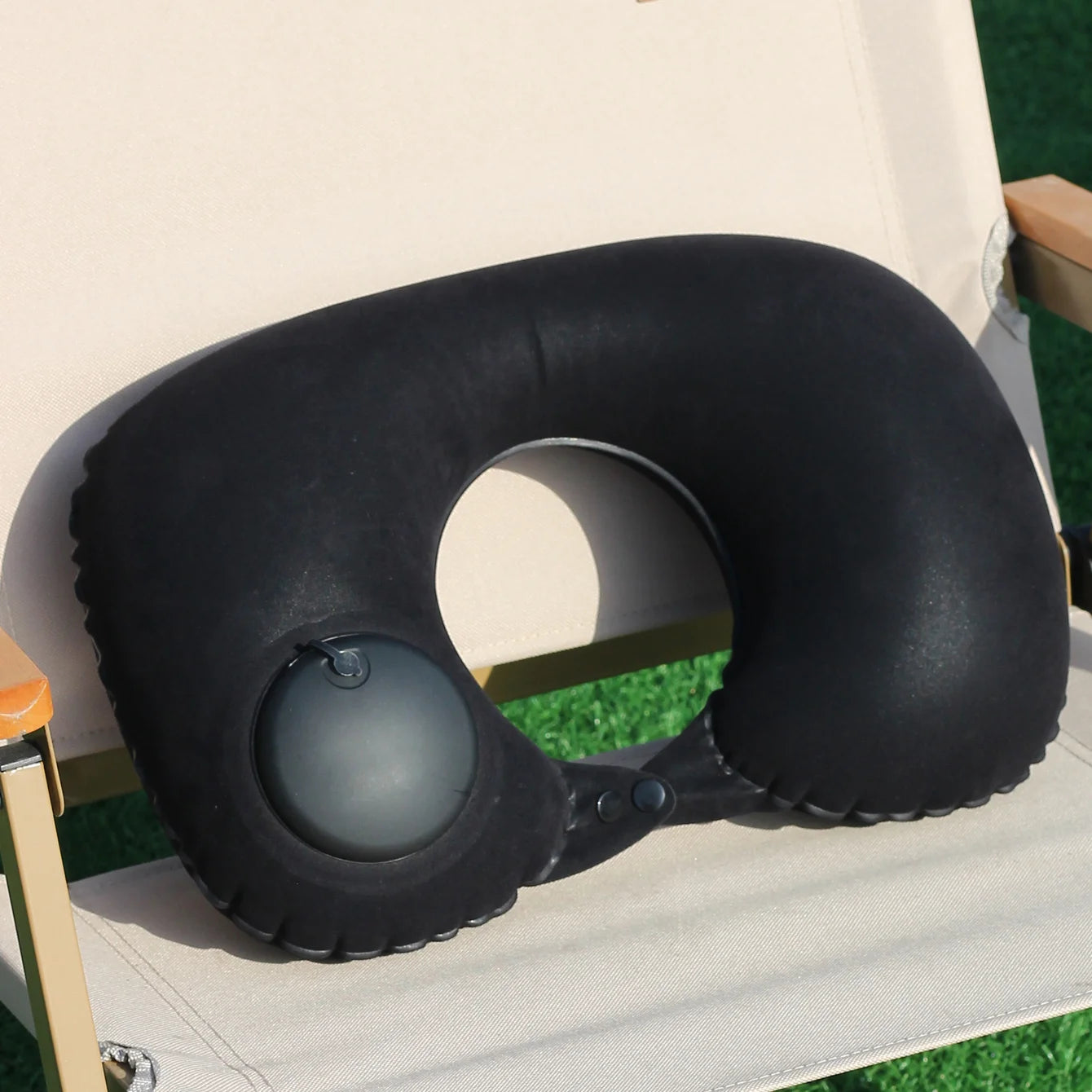 U-shaped inflatable neck pillow